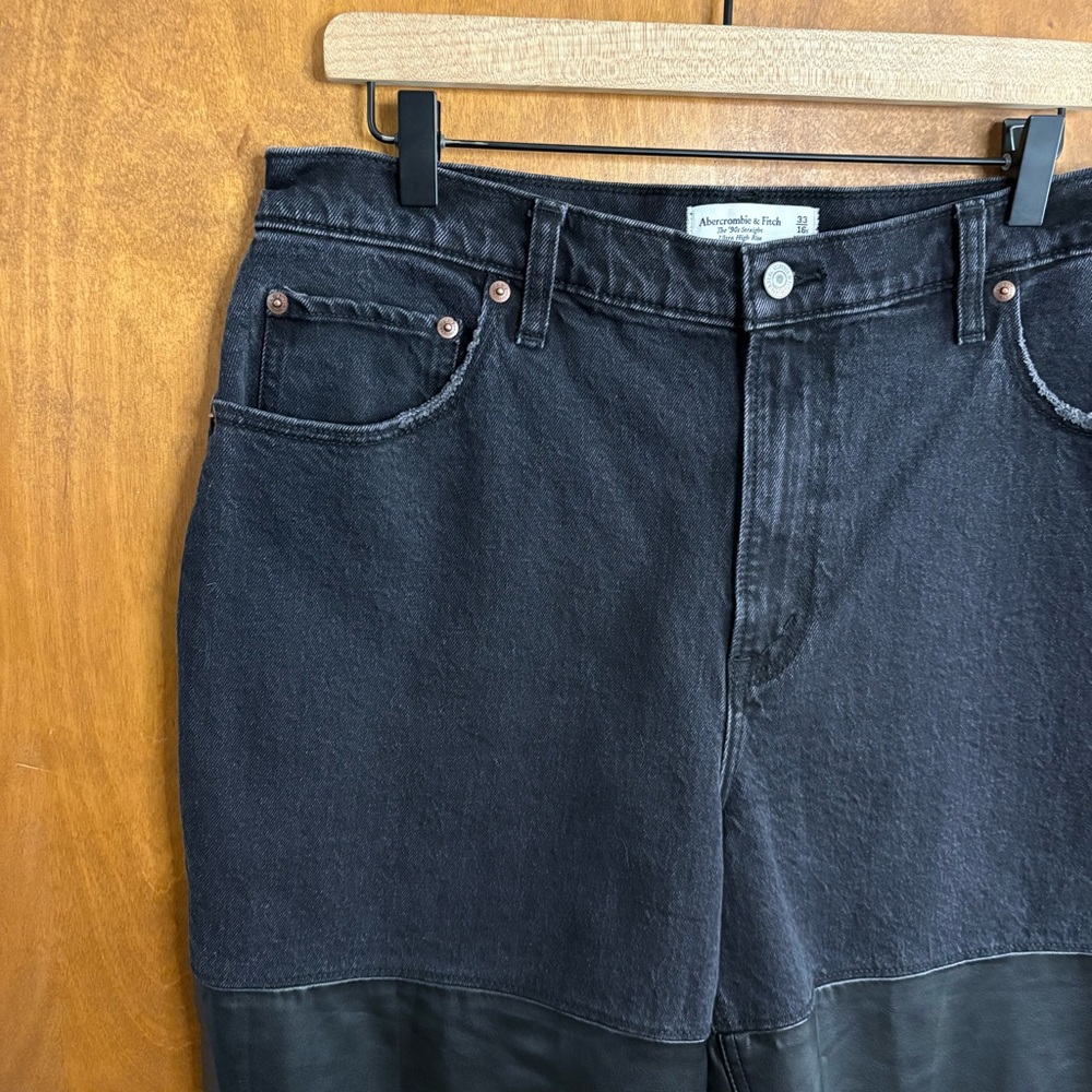 Abercrombie & Fitch Ultra High Rise 90s Straight Jeans Faux Leather Curve Love - Picture 8 of 13
